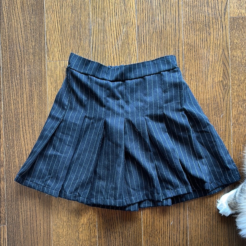 Forever 21 Black Pinstripe Pleated Tennis Skirt